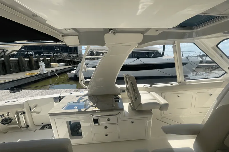 Slide: The Image of Boston Whaler 380 REALM 2022 - 25
