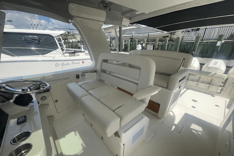 Slide: The Image of Boston Whaler 380 REALM 2022 - 28