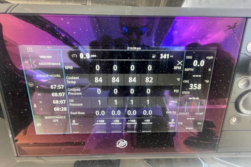 Slide: The Image of Boston Whaler 380 REALM 2022 - 32