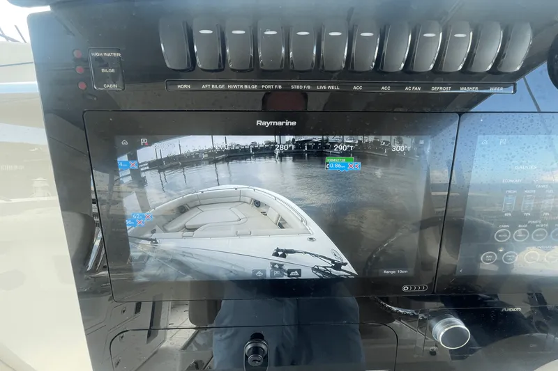 Slide: The Image of Boston Whaler 380 REALM 2022 - 34