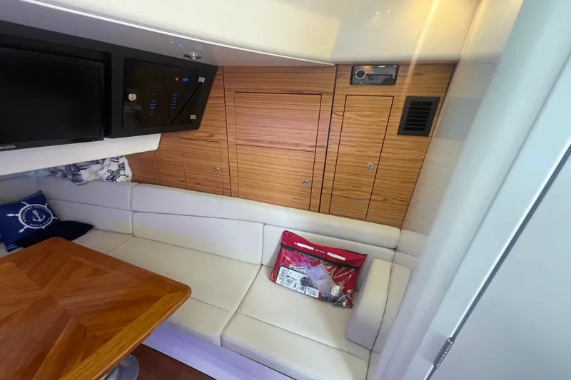 Slide: The Image of Boston Whaler 380 REALM 2022 - 38