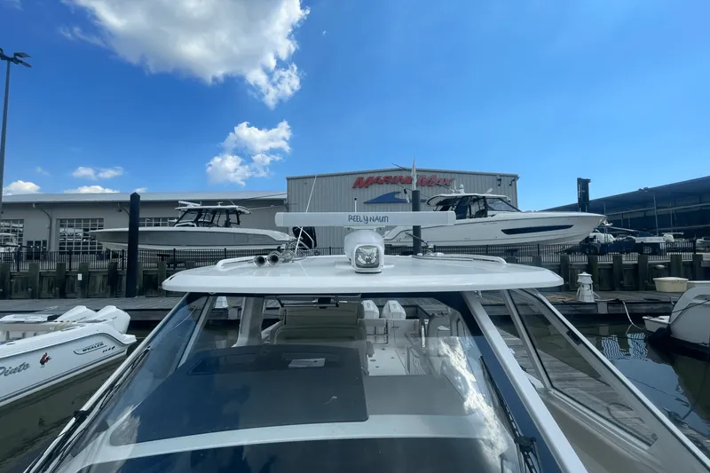 Slide: The Image of Boston Whaler 380 REALM 2022 - 45