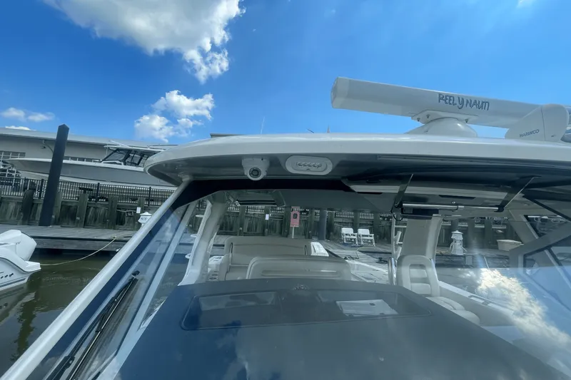 Slide: The Image of Boston Whaler 380 REALM 2022 - 46