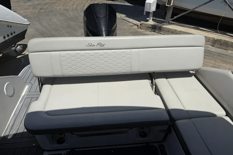 Slide: The Image of Sea Ray 250 SD-OB 2020 - 13