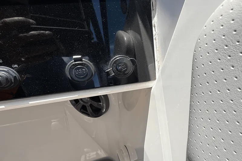 Slide: The Image of Sea Ray 250 SD-OB 2020 - 25