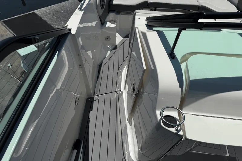 Slide: The Image of Sea Ray 250 SD-OB 2020 - 28