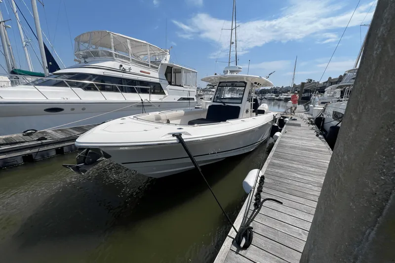 The Image of Boston Whaler 330 OUTRAGE 2023 - 0