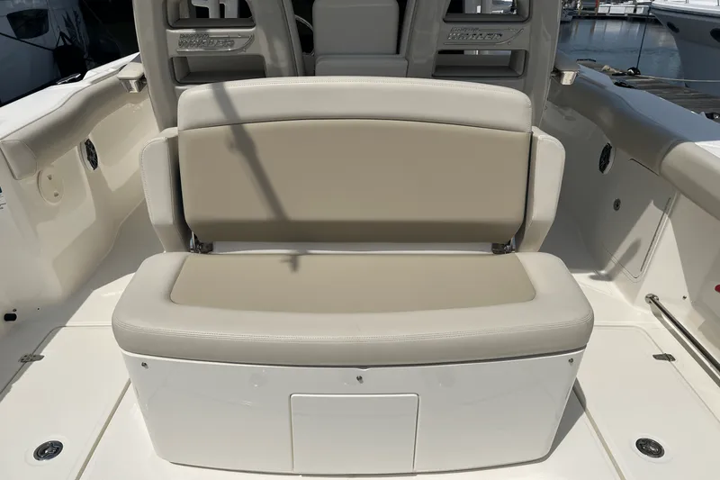 Slide: The Image of Boston Whaler 330 OUTRAGE 2023 - 15