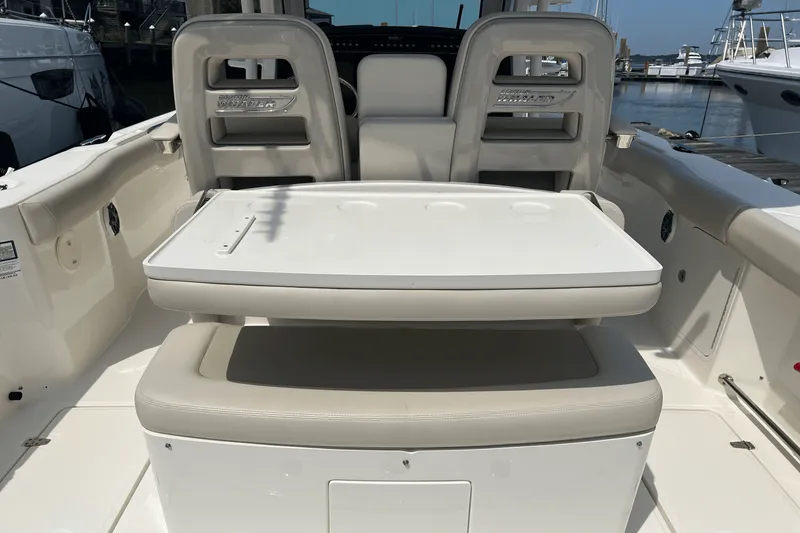 Slide: The Image of Boston Whaler 330 OUTRAGE 2023 - 16