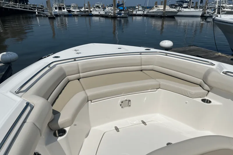 Slide: The Image of Boston Whaler 330 OUTRAGE 2023 - 19