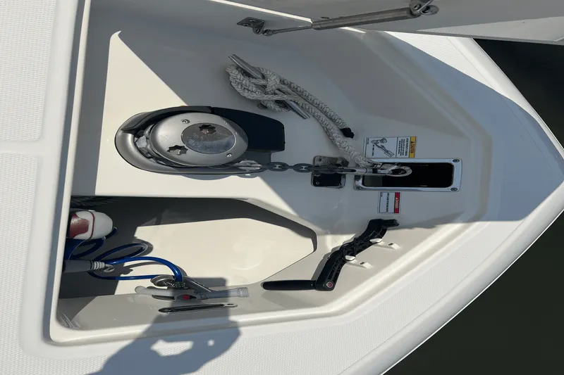 Slide: The Image of Boston Whaler 330 OUTRAGE 2023 - 23