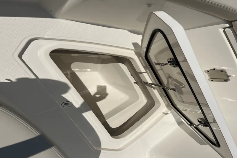 Slide: The Image of Boston Whaler 330 OUTRAGE 2023 - 24