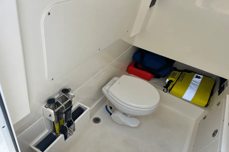 Slide: The Image of Boston Whaler 330 OUTRAGE 2023 - 26