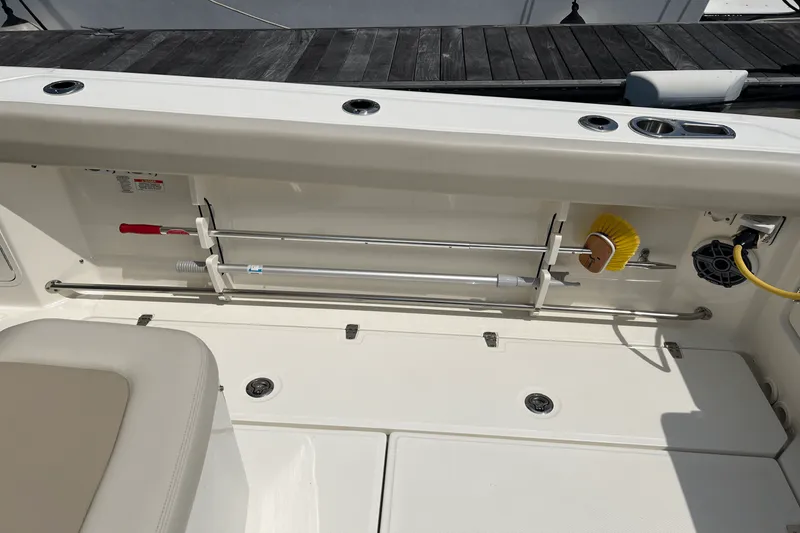 Slide: The Image of Boston Whaler 330 OUTRAGE 2023 - 36