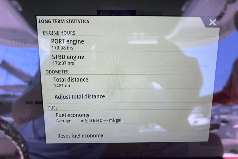 Slide: The Image of Boston Whaler 330 OUTRAGE 2023 - 8