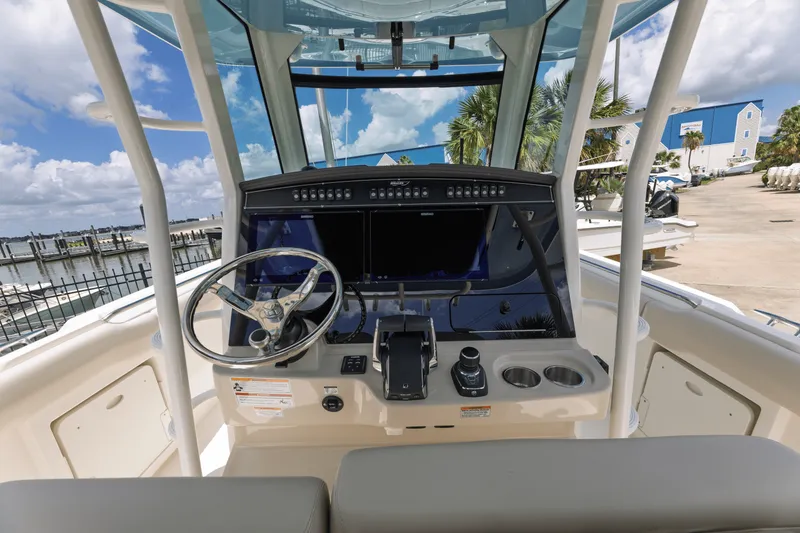 Slide: The Image of Boston Whaler 330 Outrage 2025 - 12