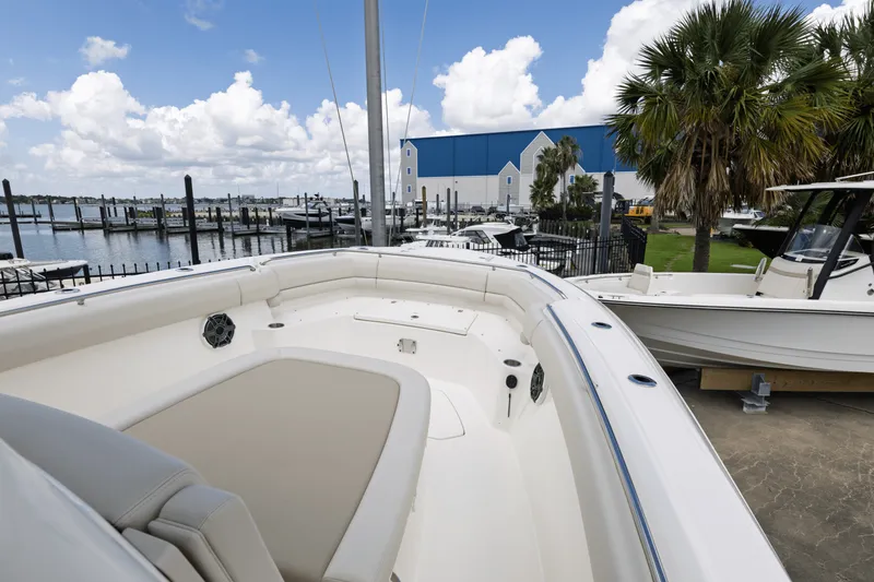 Slide: The Image of Boston Whaler 330 Outrage 2025 - 21