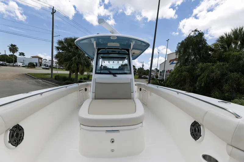 Slide: The Image of Boston Whaler 330 Outrage 2025 - 23