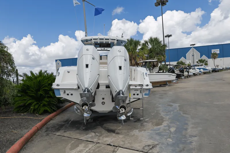 Slide: The Image of Boston Whaler 330 Outrage 2025 - 4