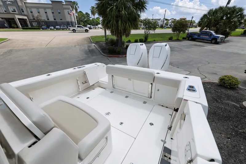 Slide: The Image of Boston Whaler 330 Outrage 2025 - 6
