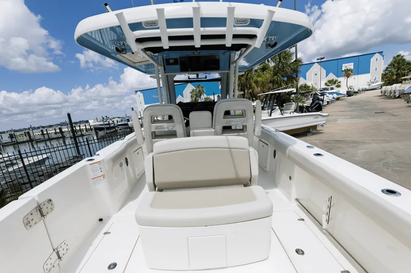 Slide: The Image of Boston Whaler 330 Outrage 2025 - 8