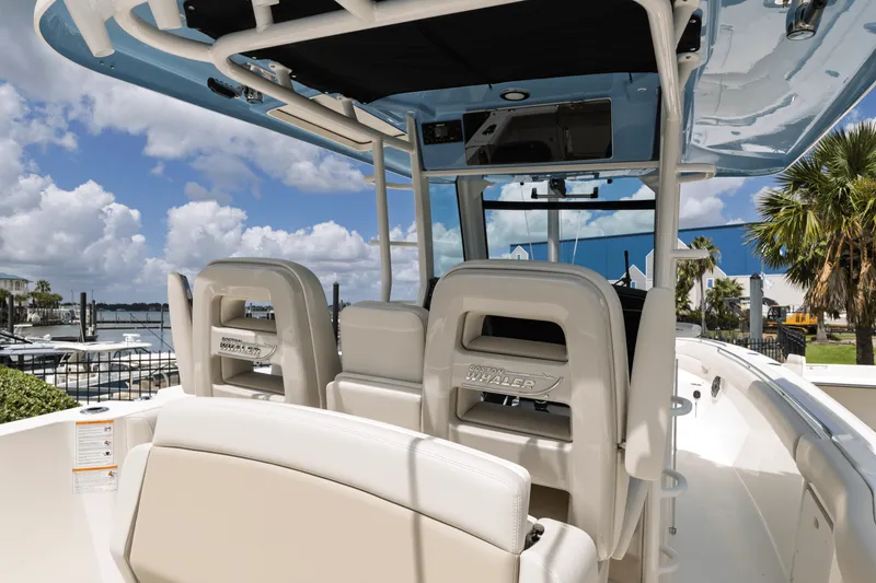 Slide: The Image of Boston Whaler 330 Outrage 2025 - 9