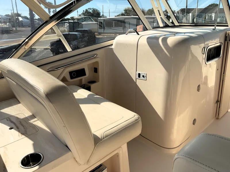 Slide: The Image of Grady-White 307 FREEDOM 2021 - 27