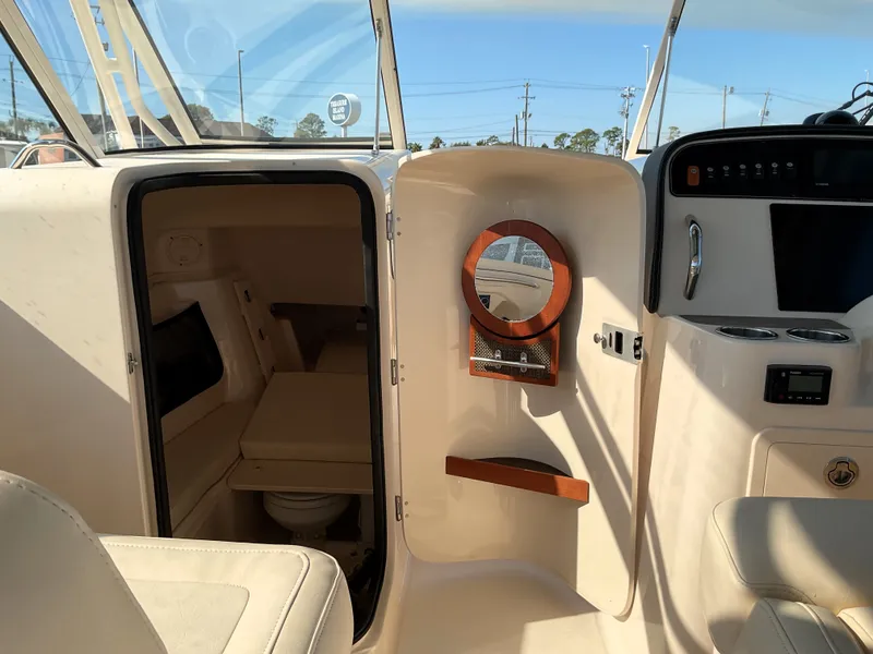 Slide: The Image of Grady-White 307 FREEDOM 2021 - 30