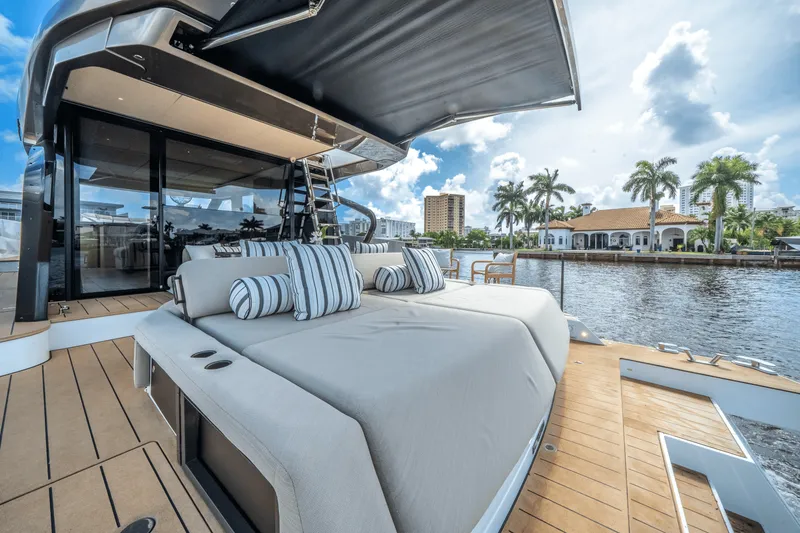 Slide: The Image of Azimut Seadeck 6 2025 - 15