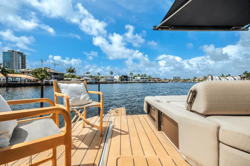 Slide: The Image of Azimut Seadeck 6 2025 - 18