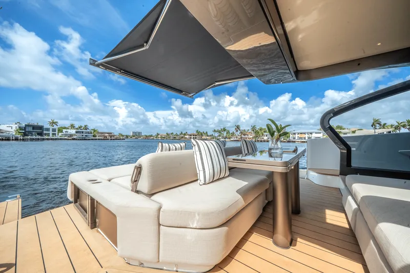 Slide: The Image of Azimut Seadeck 6 2025 - 19