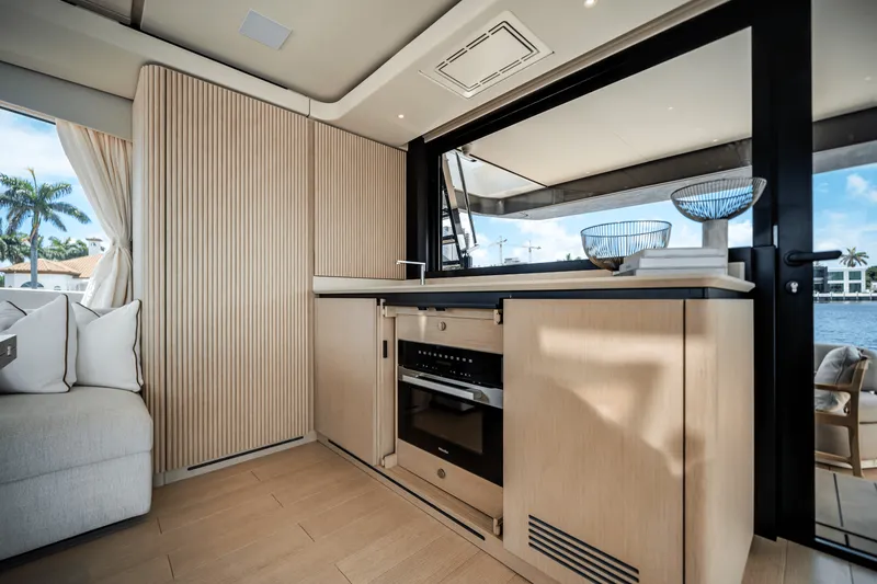 Slide: The Image of Azimut Seadeck 6 2025 - 27