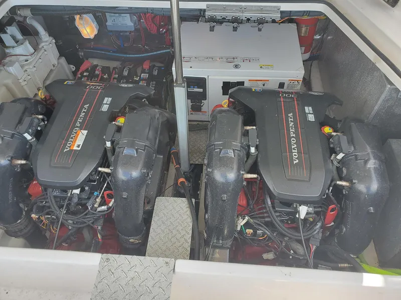 Slide: The Image of Regal 35 Express Cruiser 2013 - 128