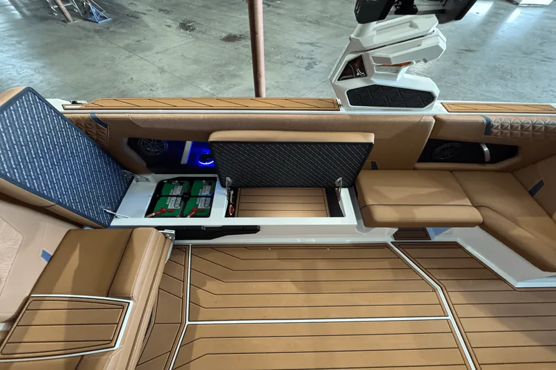 Slide: The Image of Nautique Super Air Nautique GS24 2025 - 26