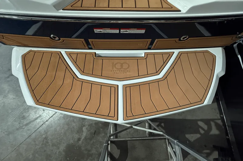 Slide: The Image of Nautique Super Air Nautique GS24 2025 - 8