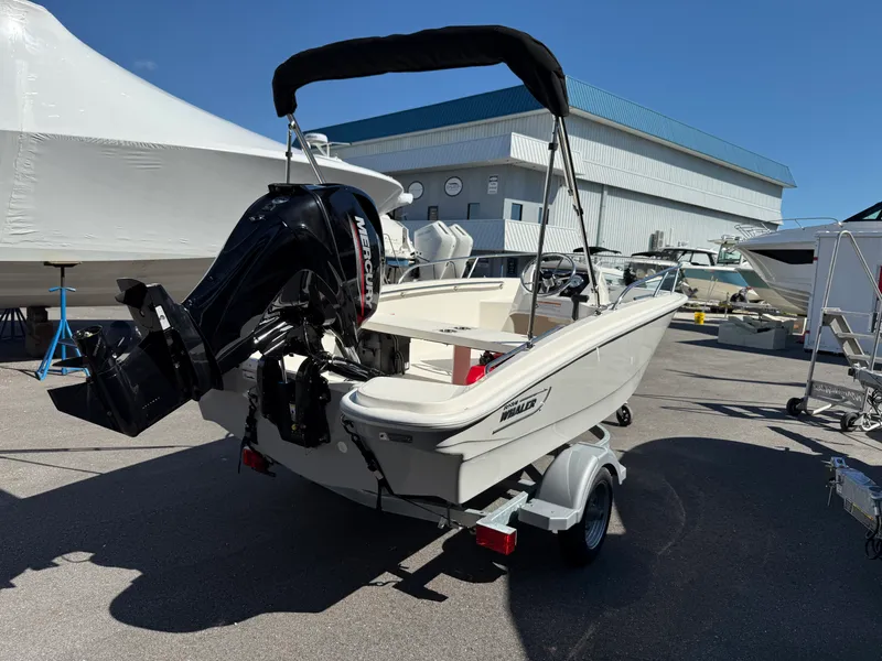 Slide: The Image of Boston Whaler 130 Super Sport 2024 - 6