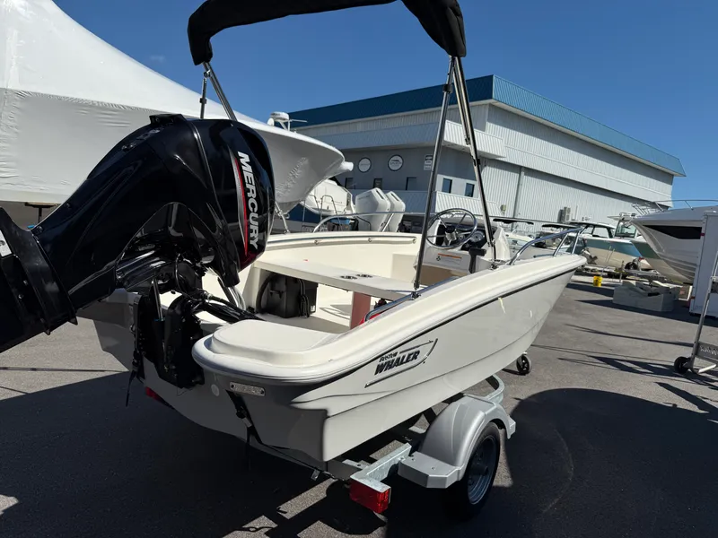 Slide: The Image of Boston Whaler 130 Super Sport 2024 - 7