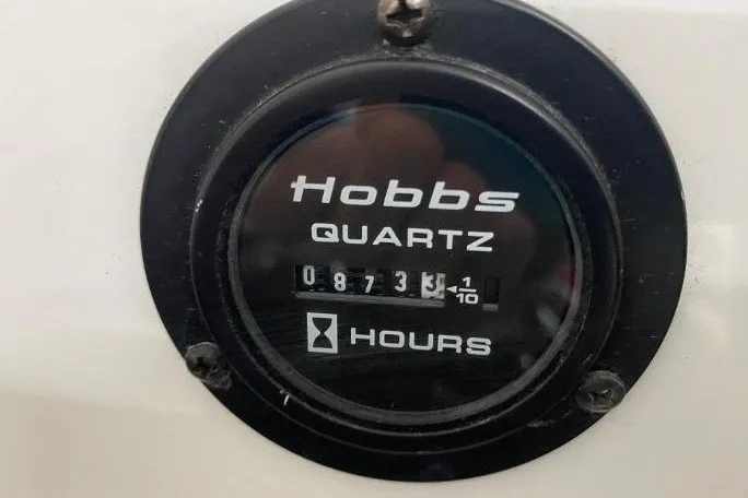 Slide: The Image of Hobbs Quartz hour meter showing 873.1 hours on a 2000 Cobalt 246. - 18