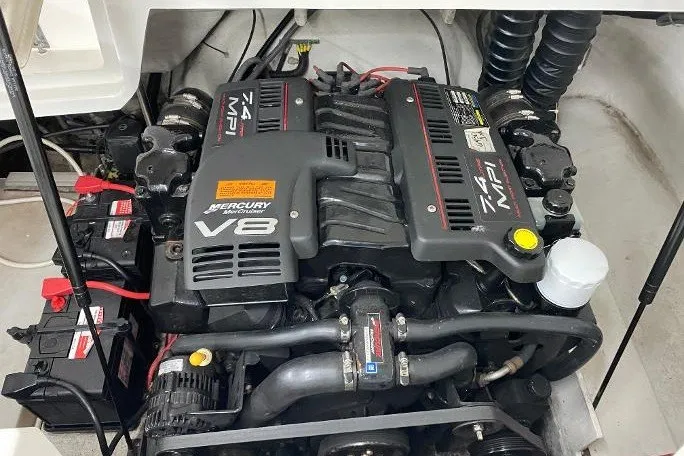 Slide: The Image of Mercury V8 engine in a 2000 Cobalt 246 boat, showcasing 7.4 MPI features. - 16