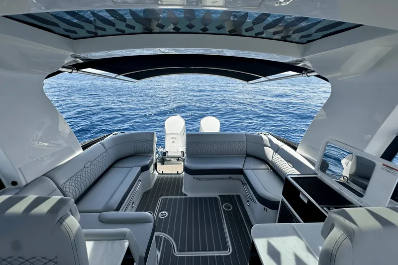 Slide: The Image of Sea Ray Sundancer 370 Outboard 2025 - 15