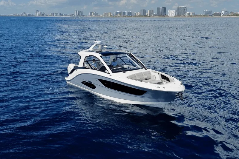 Slide: The Image of Sea Ray Sundancer 370 Outboard 2025 - 3