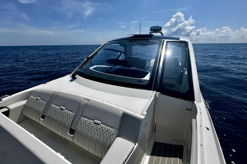 Slide: The Image of Sea Ray Sundancer 370 Outboard 2025 - 30