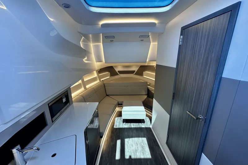 Slide: The Image of Sea Ray Sundancer 370 Outboard 2025 - 32