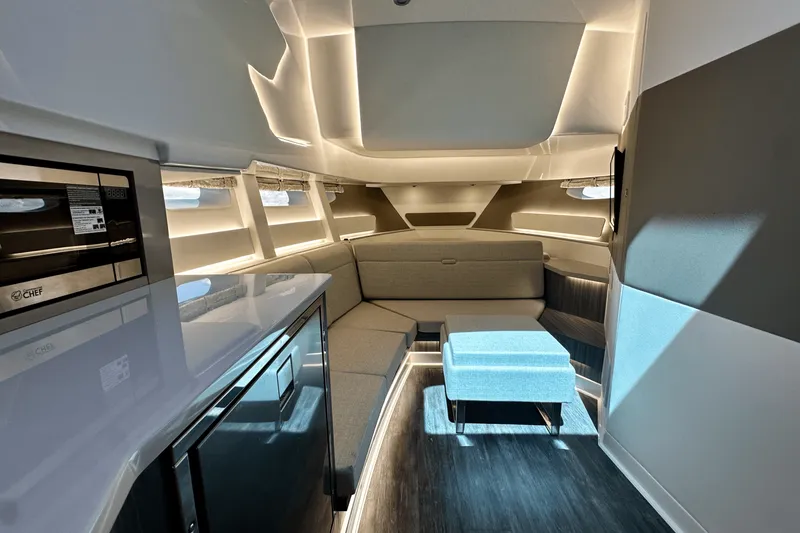 Slide: The Image of Sea Ray Sundancer 370 Outboard 2025 - 33