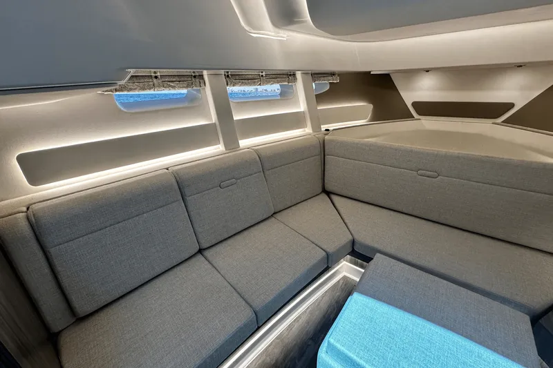 Slide: The Image of Sea Ray Sundancer 370 Outboard 2025 - 35