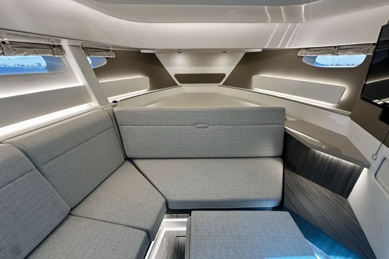 Slide: The Image of Sea Ray Sundancer 370 Outboard 2025 - 36