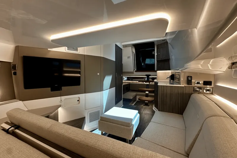 Slide: The Image of Sea Ray Sundancer 370 Outboard 2025 - 38