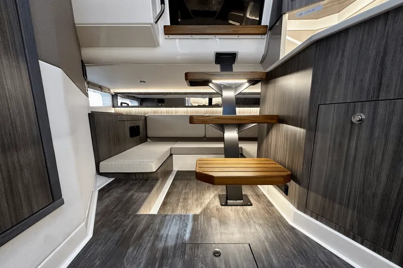 Slide: The Image of Sea Ray Sundancer 370 Outboard 2025 - 39