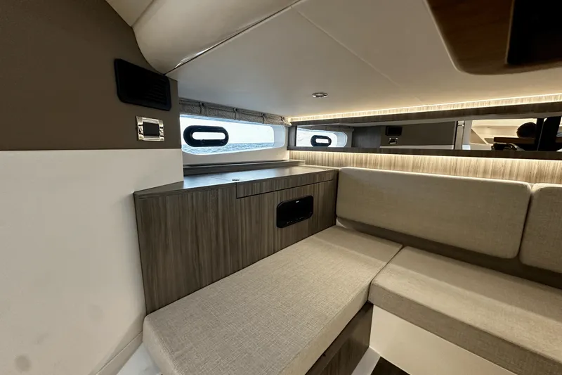 Slide: The Image of Sea Ray Sundancer 370 Outboard 2025 - 40