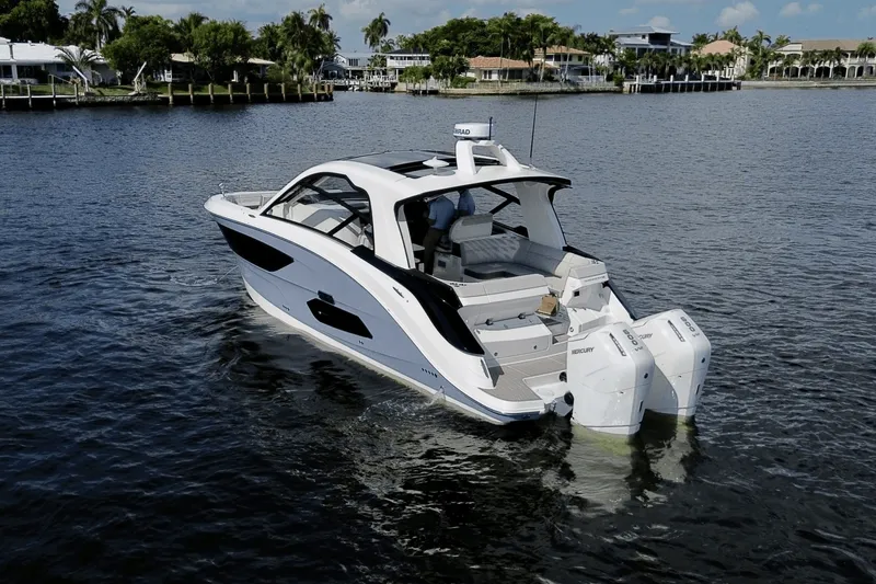 Slide: The Image of Sea Ray Sundancer 370 Outboard 2025 - 8